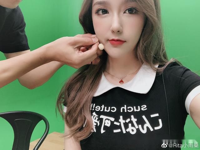 lpl最美解说rita登上虎牙一姐宝座网友实至名归