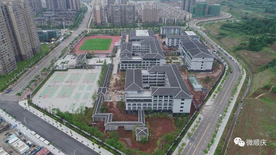 近日,大家期盼已久的南充市第学校青龙山校区就要正式投入使用啦!