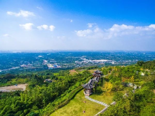 龙泉山城市森林公园,是助推成都美丽宜居公园城市建设的重要工程.