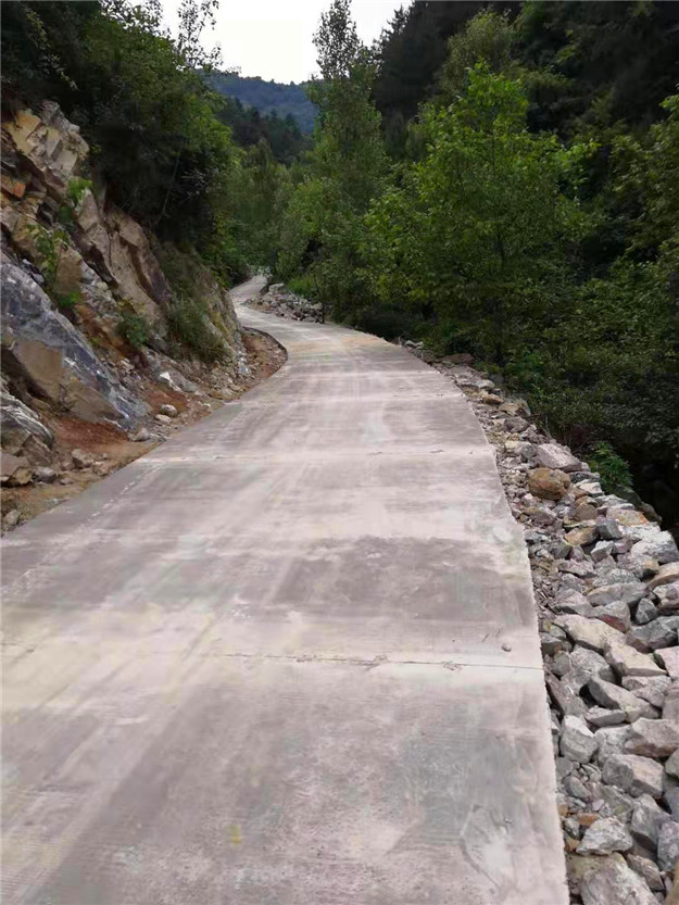 商南县核桃坪村沟堑变通途