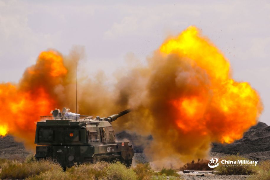 重火力打击!陆军远火炮兵戈壁实弹打靶