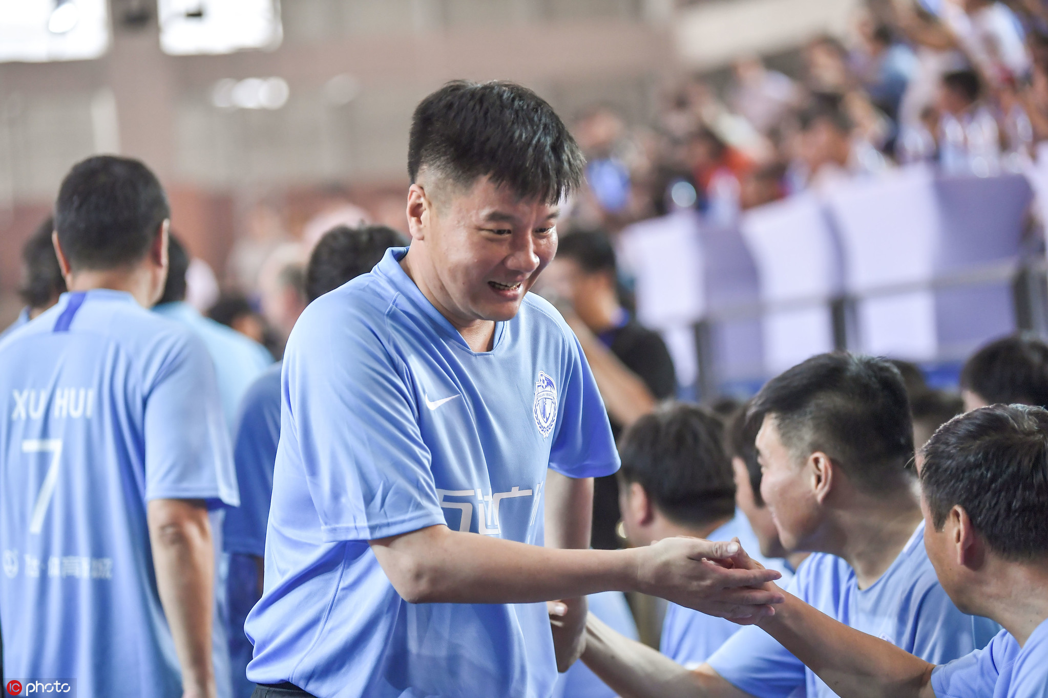 还记得他们吗大连万达功勋与现役球员进行友谊赛