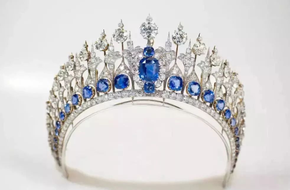 国王兼职打工亿万王冠只给王后戴明明是欧洲第二富的王室