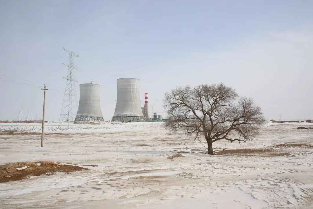 历时四年宁东发电公司方家庄电厂建有2台1000兆瓦燃煤间接空冷机组,是