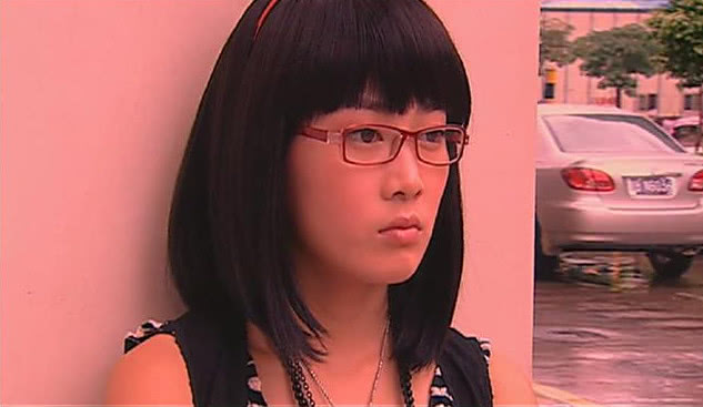 1小月当时成为严莉莉的师傅,为了可以随便出入严莉莉的家,所以成了严