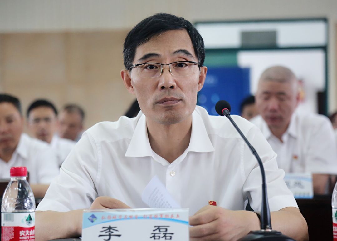 会上,市城管局党组书记,局长李磊就主题教育开展情况做相关发言,重点