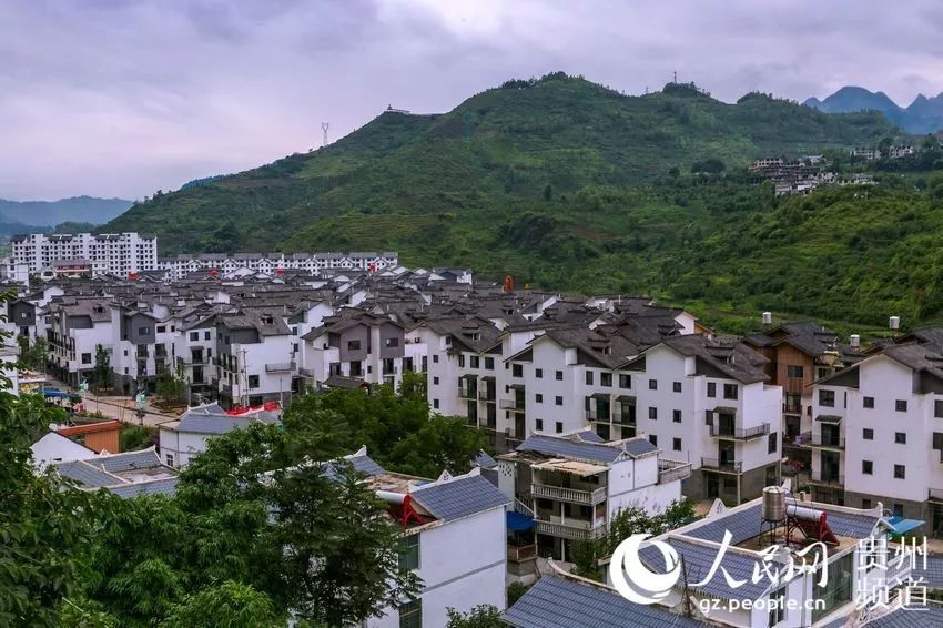 贵州频道"独木龙舟文化之乡"长滩村位于老屯乡南侧,临秀美巴拉河而居