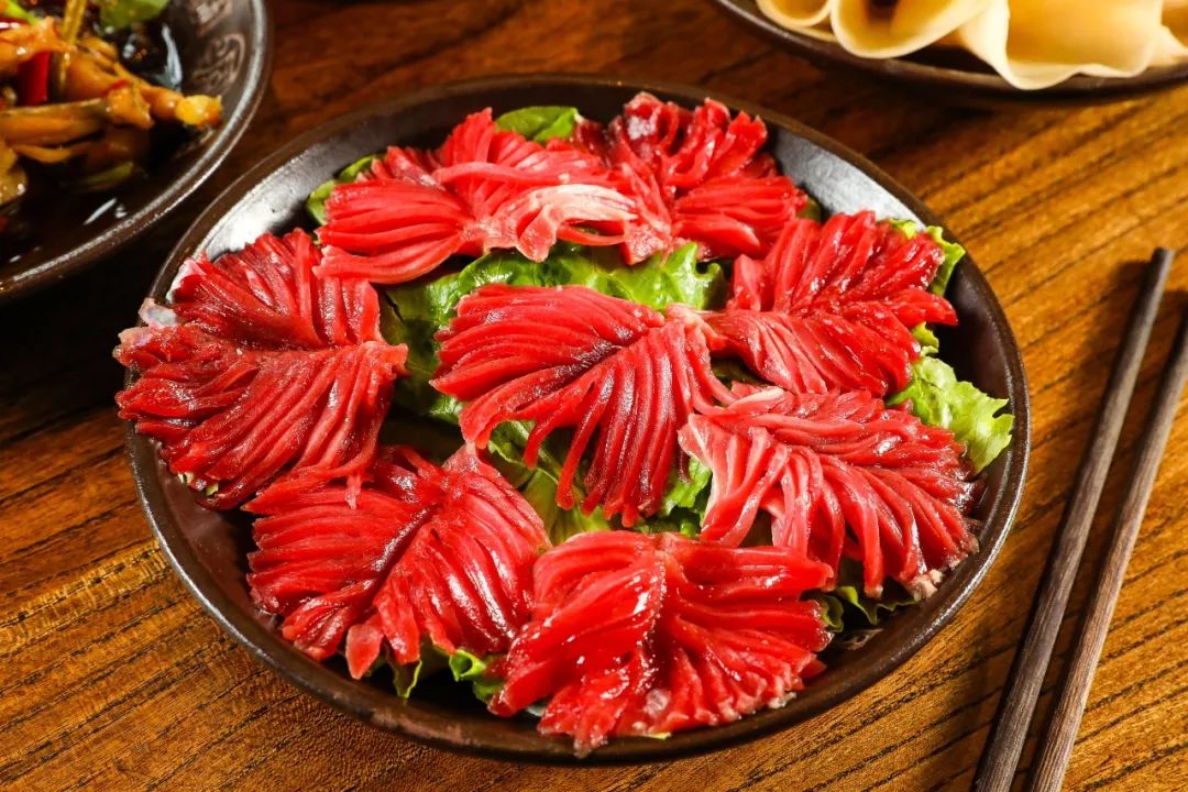 你还别说,这郡花配九宫格,那叫一个香啊!