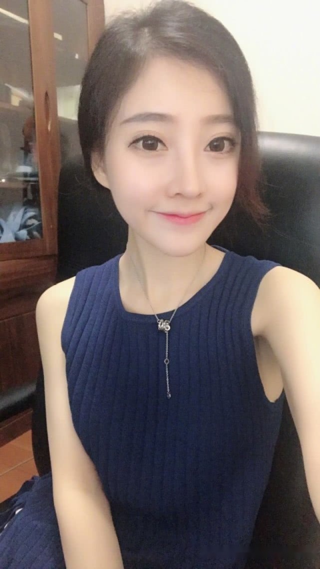 冯提莫大胆挑战全网最火踢瓶盖不料因一个举动被官方警告