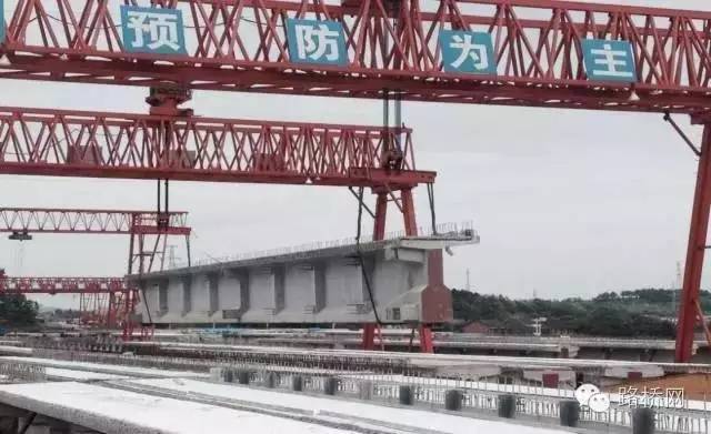 预制T梁架设全过程图文详解！_运梁