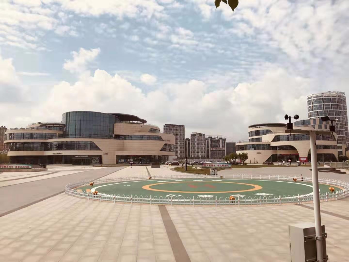 烟台莱山区五彩奥特莱斯爆不看不知道一看吓一跳