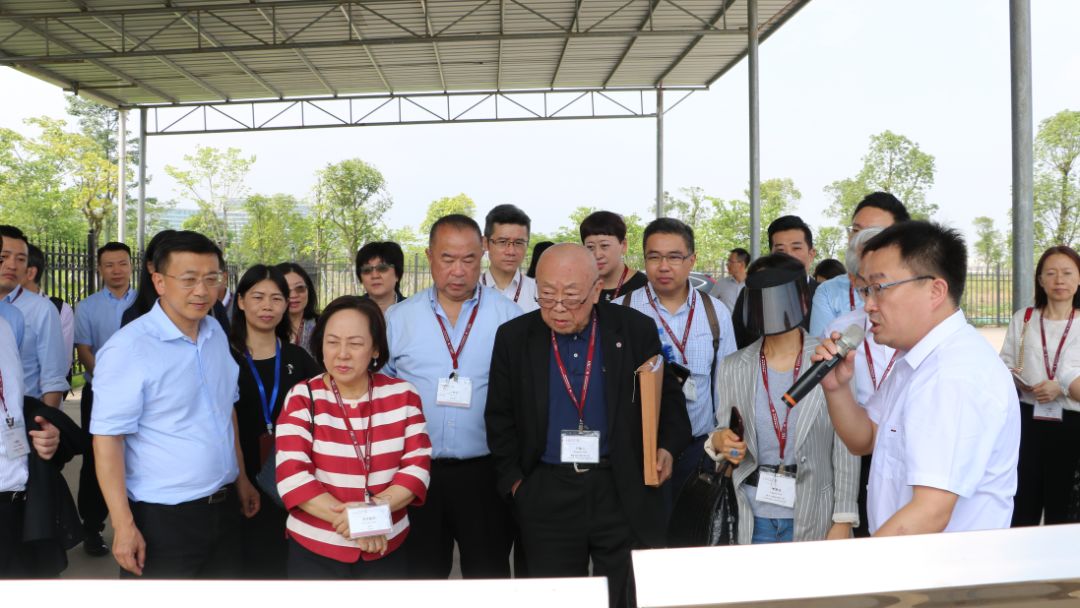 7月12日,香港总商会中国委员会主席谭唐毓丽带领商会成员一行40人赴