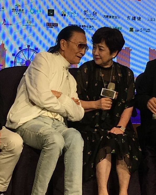 挑机谢贤秦沛问甄珍你有没有喜欢过我