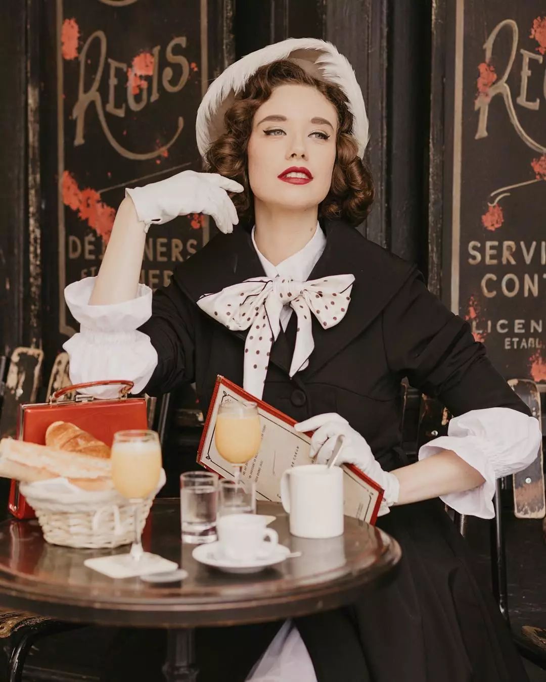 法国版麦瑟尔夫人在线带你穿越巴黎回到黄金年代