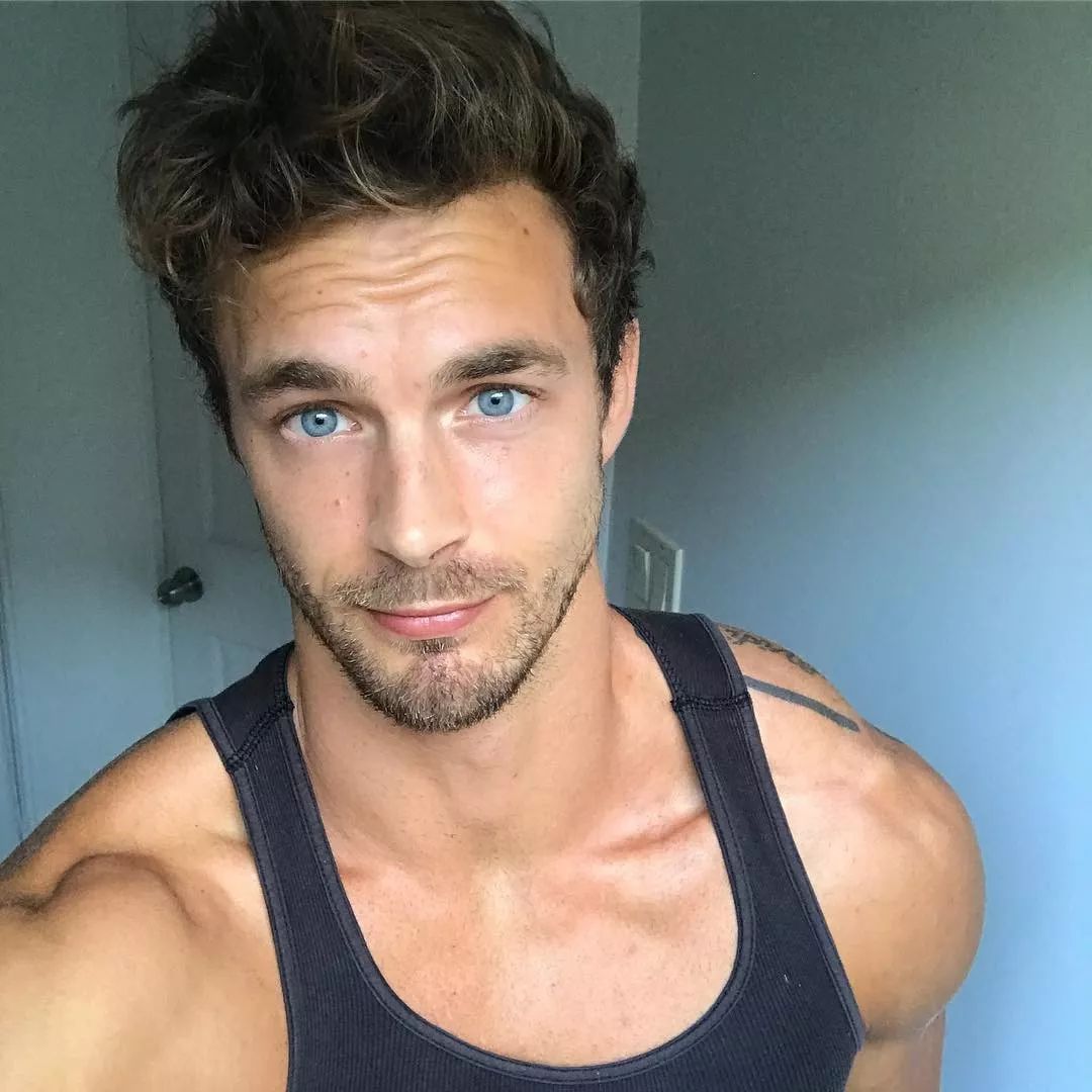 你老公christianhogue获得首支香水代言不买不配做0