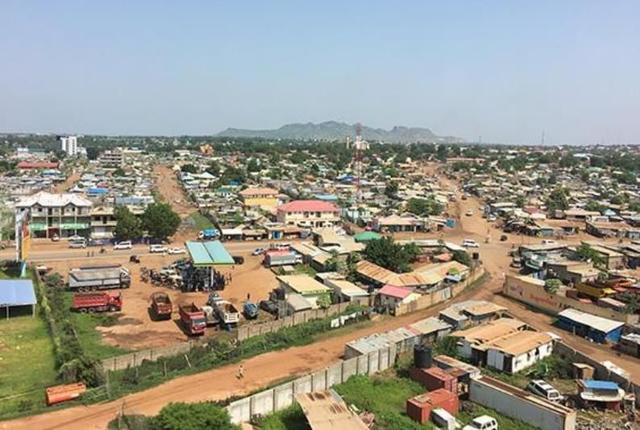 直击世界上最落后的首都,到处是坑坑洼洼的泥路,让人不忍直视