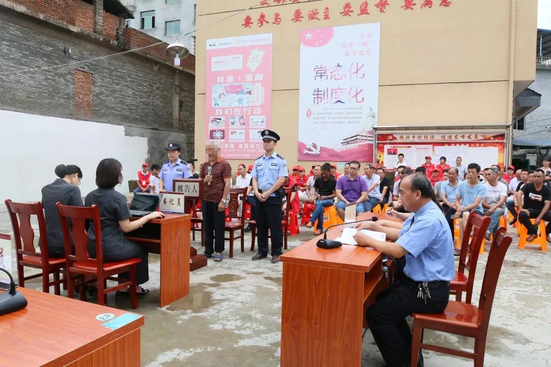 公安机关在被告人张某贵的小卖铺中查获一支射钉器改装的枪支及射钉弹