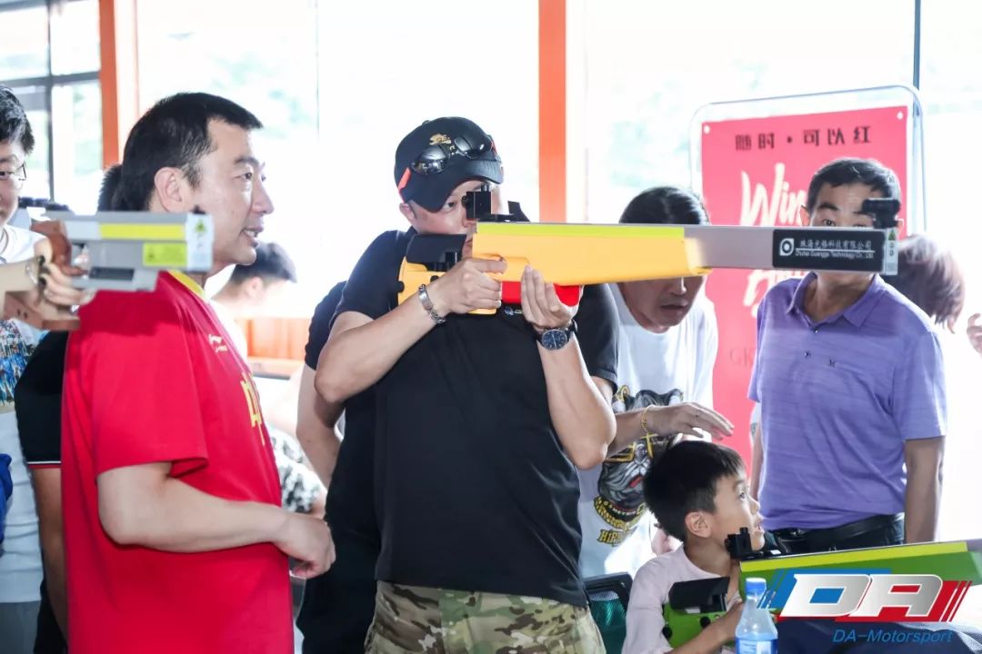 奥运射击冠军杨凌亲临德安杯现场授艺30年如一日坚持着自己热爱的一切