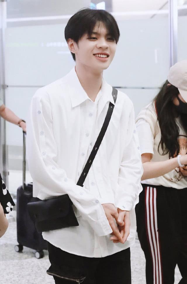 《创造营》王晨艺换发型后,帅到粉丝都不敢认,可以当"校草"了