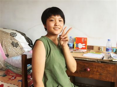 一个寒门家庭出两个贵子,姐姐707分进北大,弟弟今年高考668分!_王宇