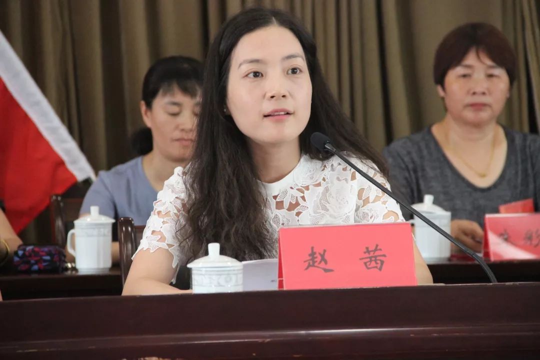 拉开序幕,镇群团组织代表向会议致贺词,市妇联副主席赵茜勉励妇女代表