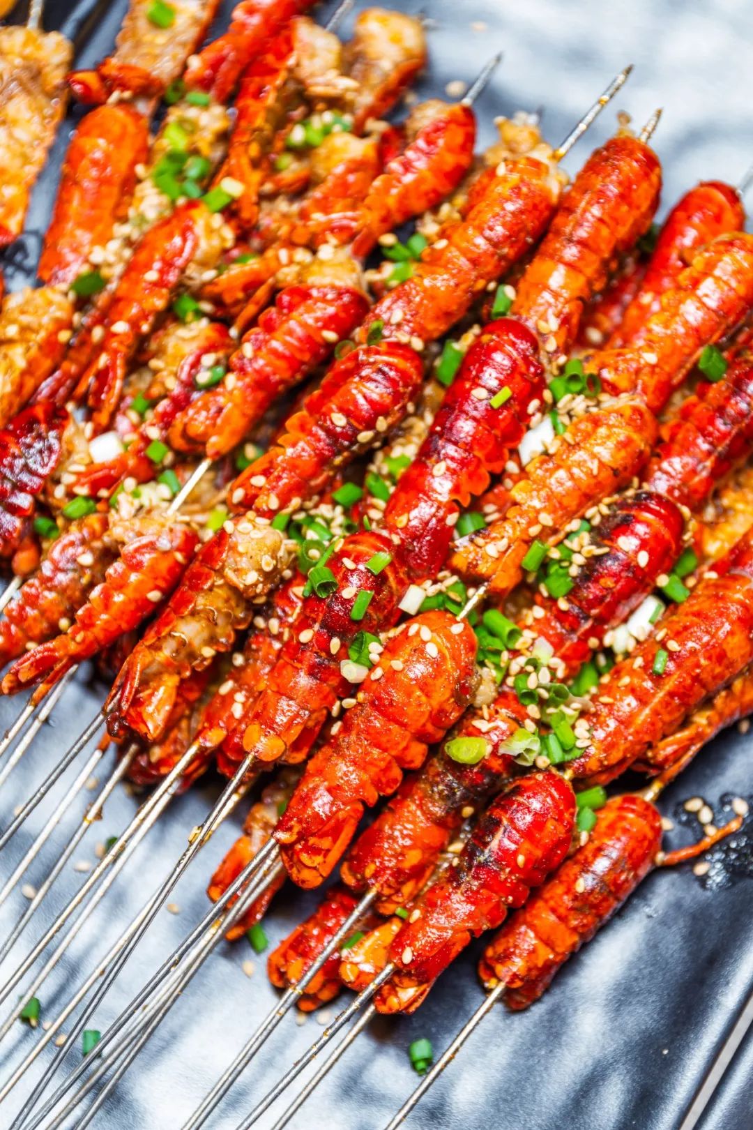 97年美少女开的这家烧烤店,有点不一样._龙虾