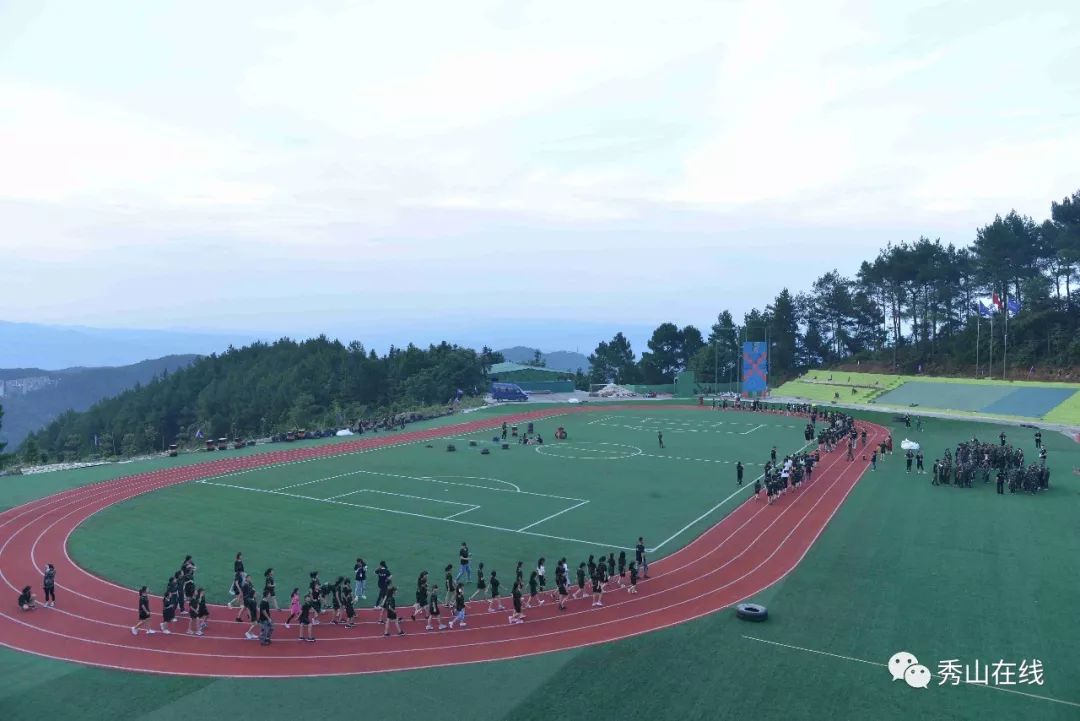 战士集结这次的夏令营古剑山基地在山清水秀的绿树环绕中,每一口呼吸