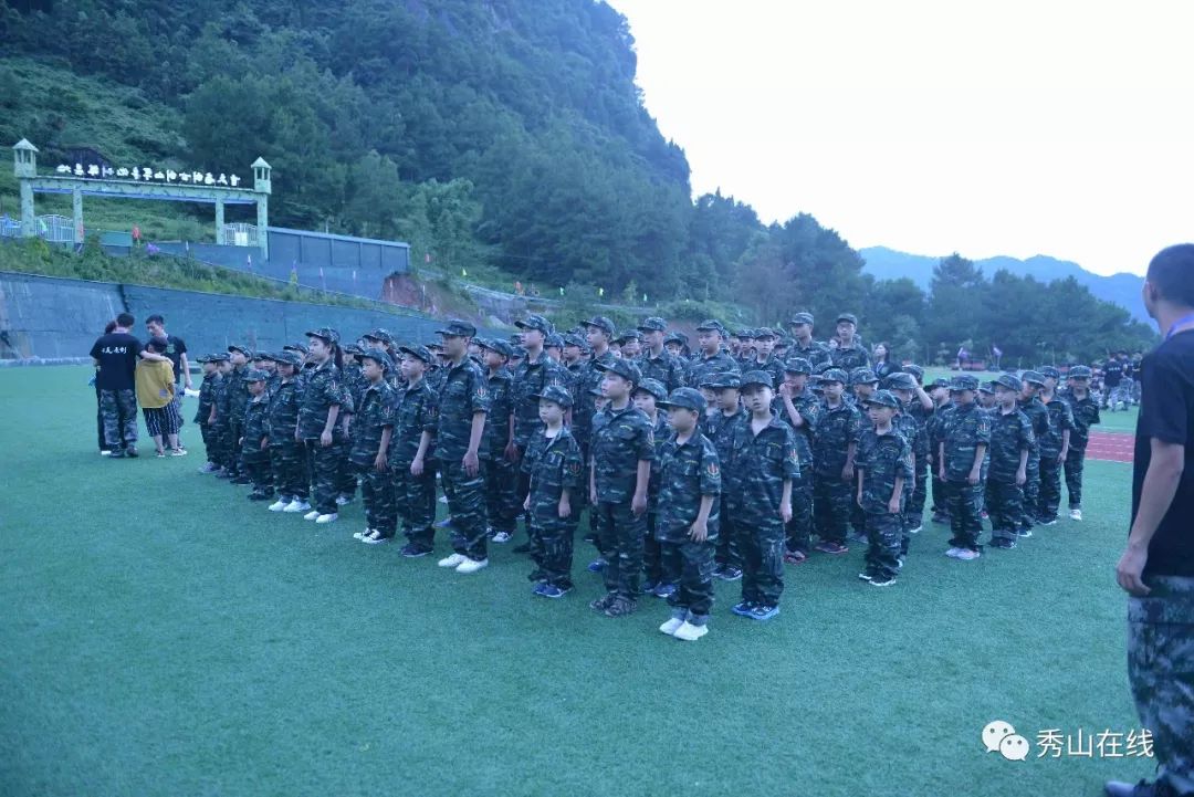 战士集结这次的夏令营古剑山基地在山清水秀的绿树环绕中,每一口呼吸