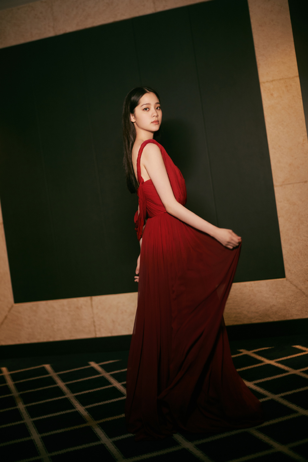 红色礼裙-欧阳娜娜