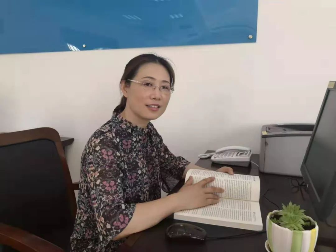 2010年顾春兰开始了她的公益生涯,每年资助两名贫困学生,为她们送去