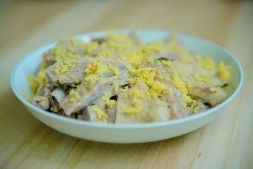 肉嫩骨香原汁原味,清淡鲜美精选上等凤凰走地鸡——凤凰糟肉松脆可口