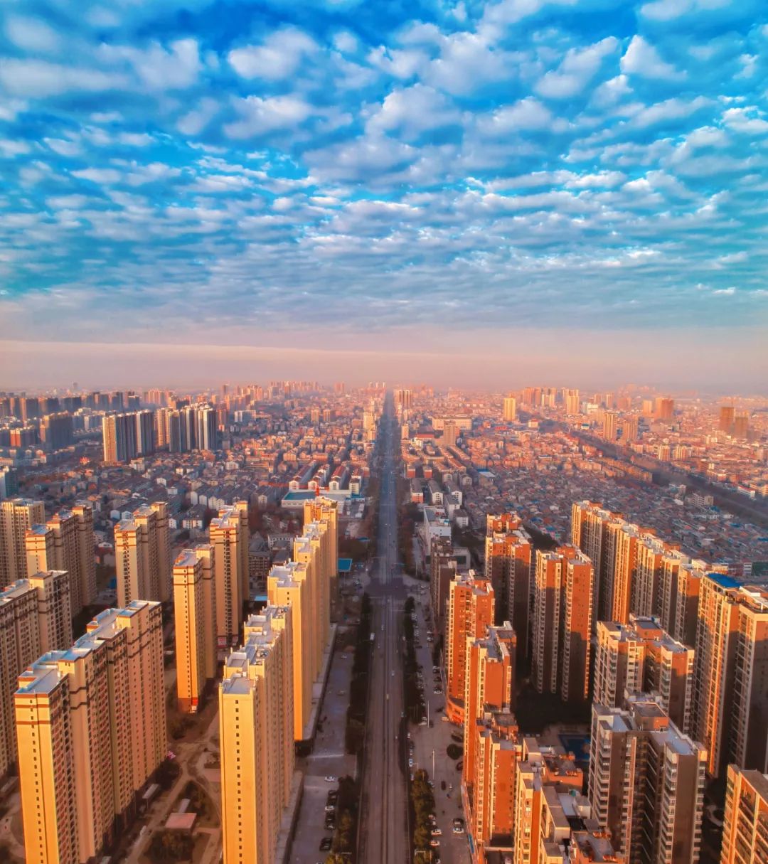 市南来北往的人走走停停而数千年来仙桃就是包容的小城在我们看来究竟