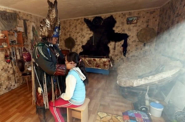 萨满巫师真的存在吗还能驱魔治病是迷信吗