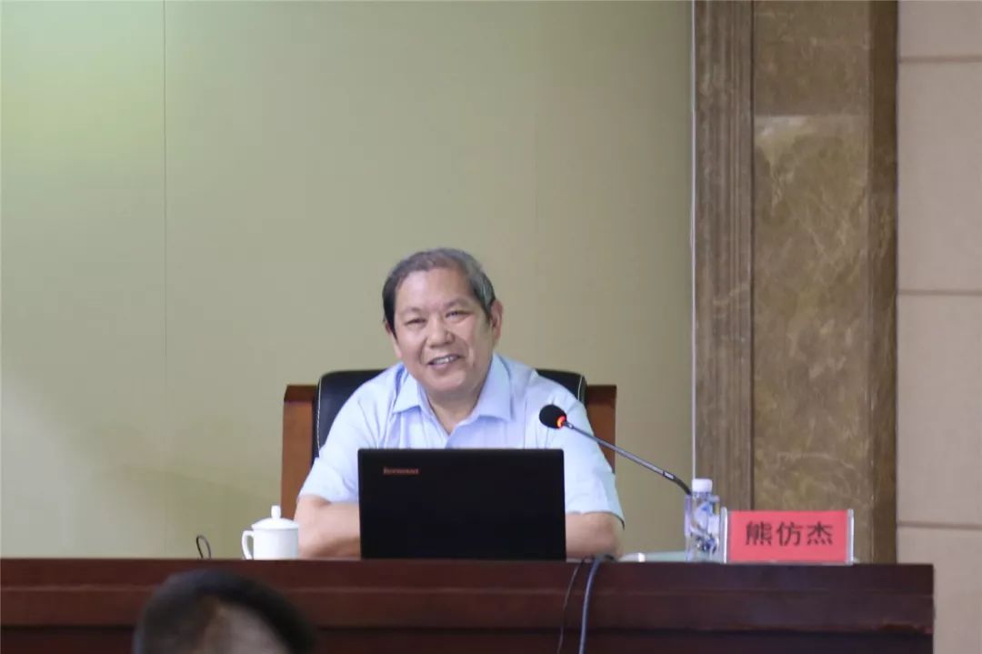 中国老年大学协会副会长熊仿杰到我省做"课程建设与管理"