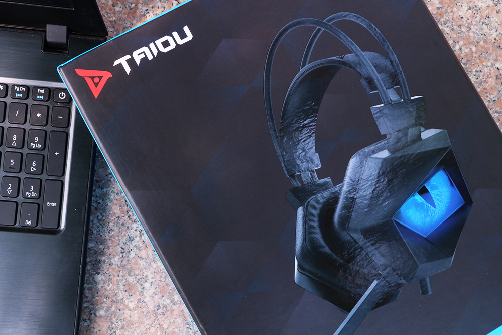 [图赏]钛度科技"冰霜之眼"游戏耳机