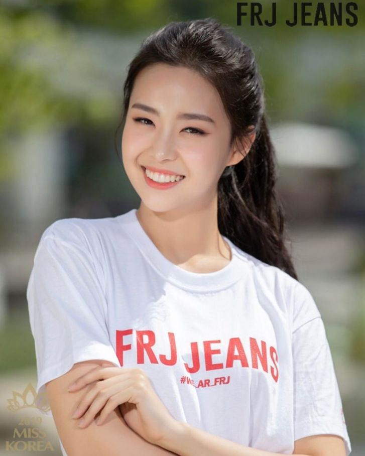 冠军金世妍今年的韩国小姐大长征持续了三个月,总决赛共决出冠军"真"1