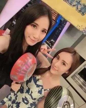 出道14年一直住单间出租屋,还要在马桶上煮饭_黄乔歆