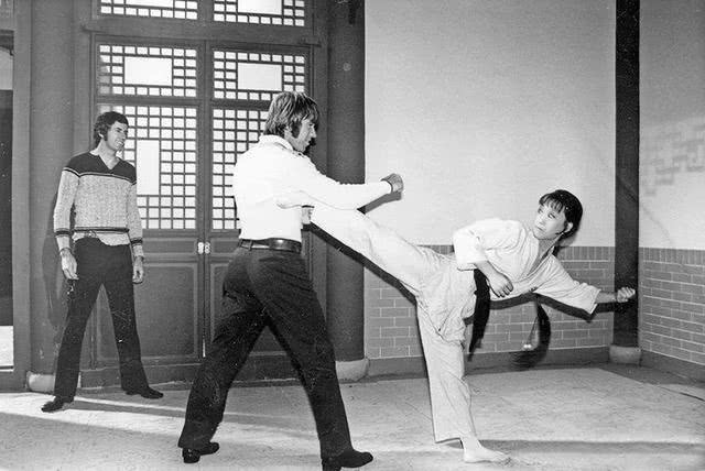 剧组探班,与黄家达,茅瑛切磋孟海和他的前女友罗芙洛年轻时的陈惠敏