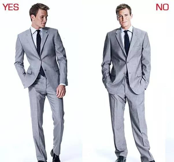 西装每一个不合身的细节都在叫嚣着不拘