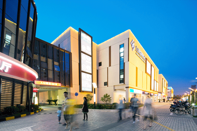 你的运动方式却完全不同于杜甫 下楼,家对面就是邻里中心 在这里享受