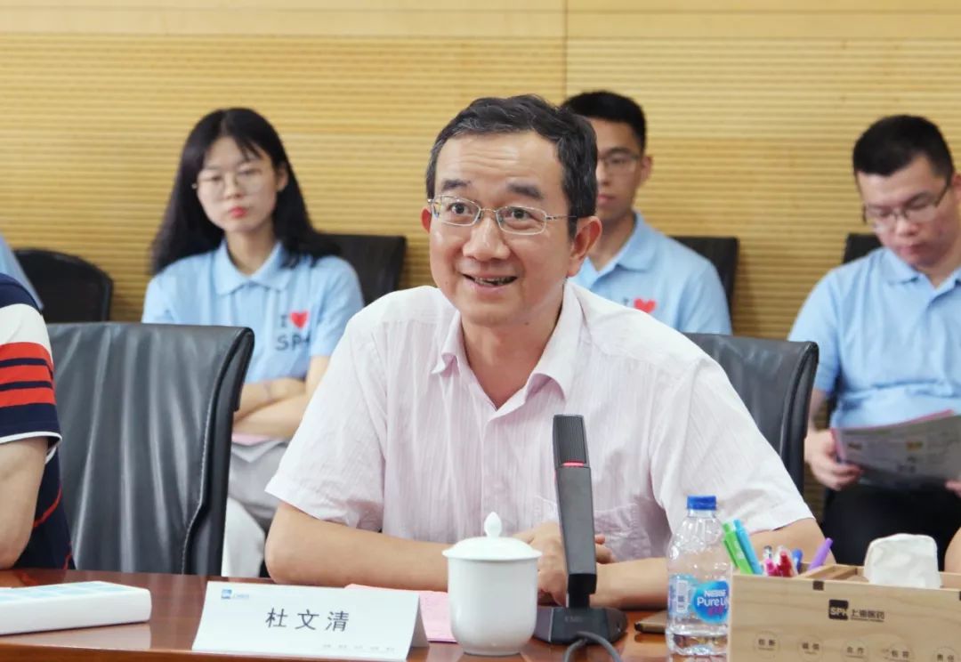 中国药科大学学生工作处处长杜文清向上海医药表达了感谢并对同学们