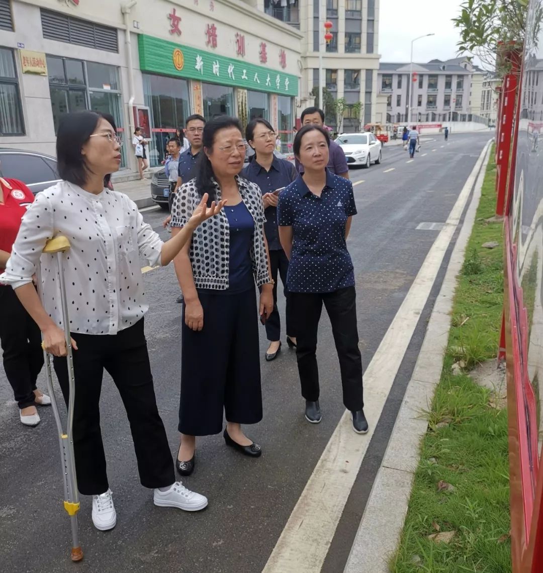 陈月蓉调研了省巾帼脱贫示范基地瑞濠街道黔灵女家政公