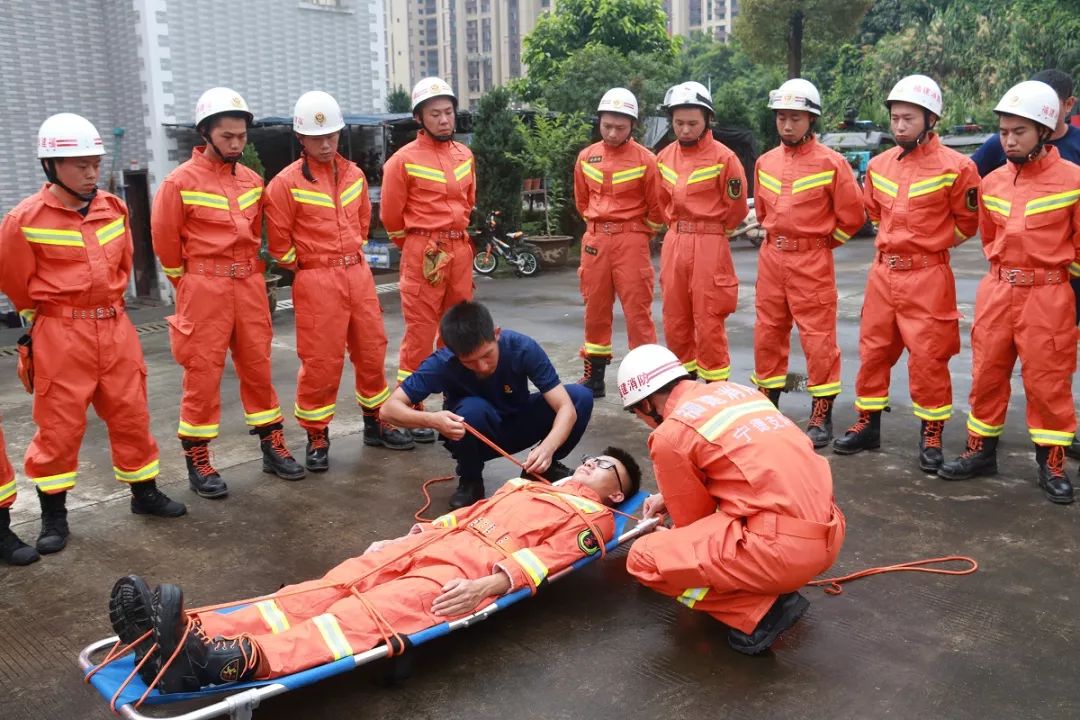 基礎知識及注意事項理論學習水域救援結繩法訓練舟艇搬運操法訓練翻艇