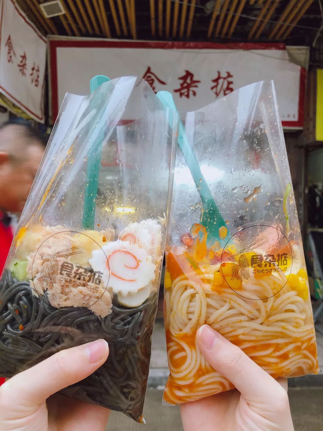 八爪鱼, 螺肉,玉米,鸡肉肠,蟹籽,鱼蛋 五拌在墨鱼面里,六拌在冷面里