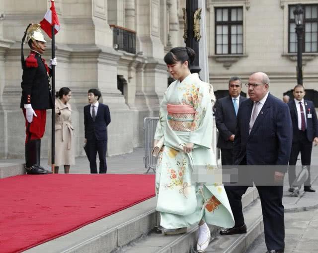 日本真子公主出国访问大展才华!米色套装显老10岁,学学伊万卡呀