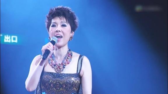 关菊英演唱《温暖亲情最可贵》,好听