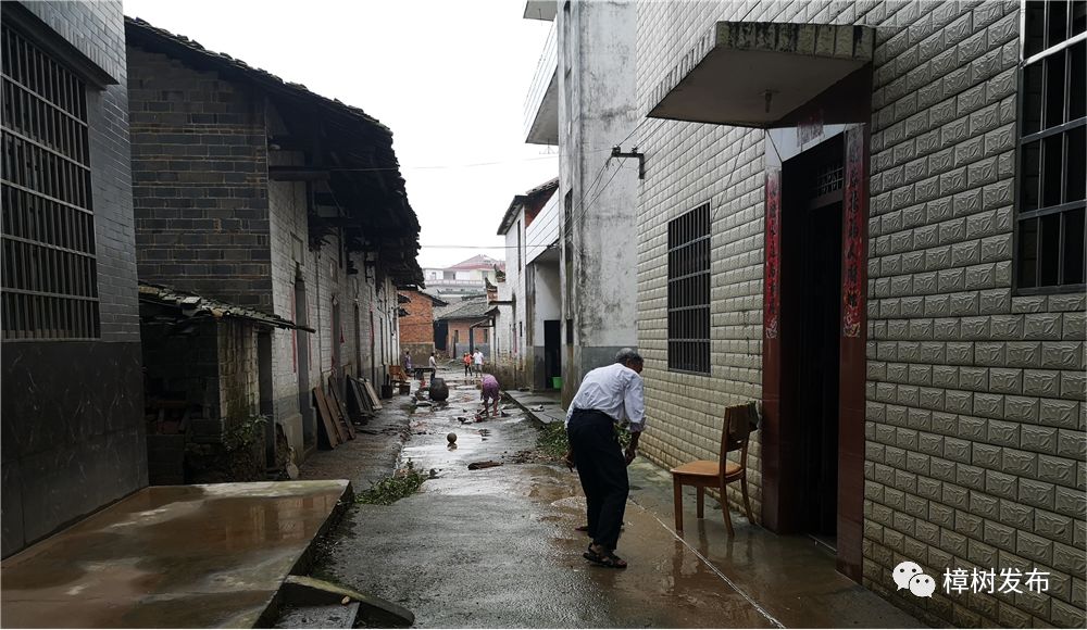 自救篇黄土岗镇编者按 近期,我市连续发生强降雨,造成多地不同程度