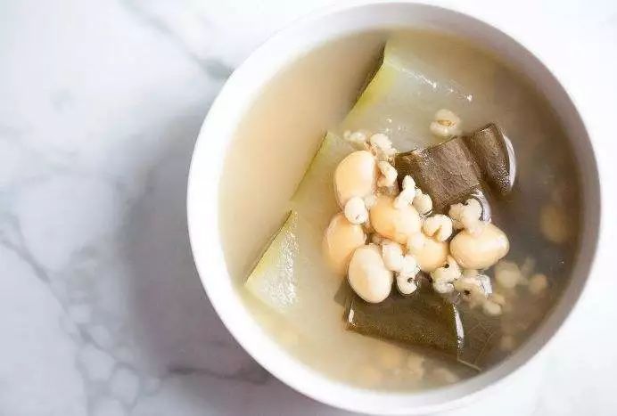 薏米有利水消肿,健脾去湿,舒筋除痹,清热排脓等功效,为常用的利水渗湿