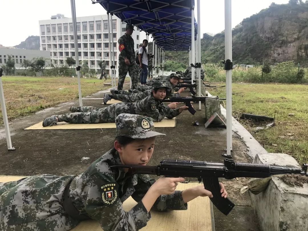 為期8天的浙江省第二屆學生軍事訓練營在樂清民兵訓練基地正式落下