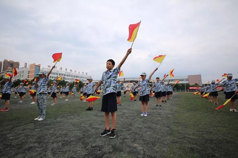 德阳东汽八一中学校服图片